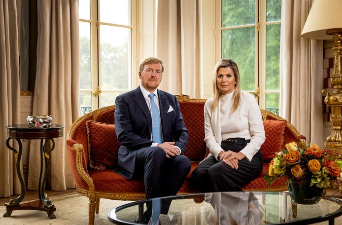 Koning Willem-Alexander en koningin Máxima hebben "met spijt in het hart" gereageerd op de ophef rondom hun afgebroken vakantie naar Griekenland.