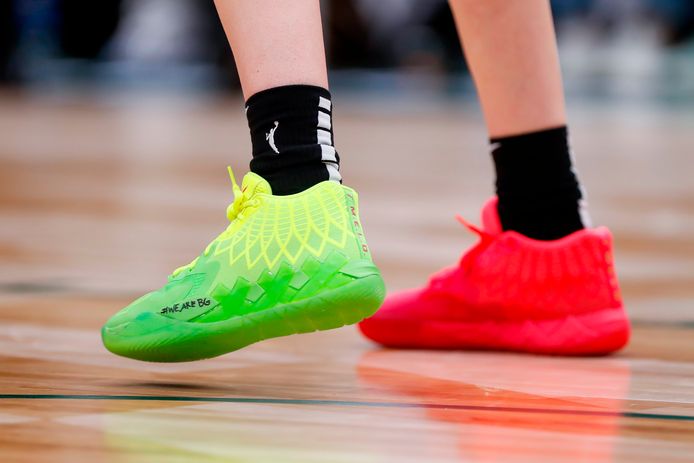 ‘We are BG’. Seattle Storm-speelster Breanne Stewart maakt op haar sneakers haar steun duidelijk aan haar landgenote Griner.