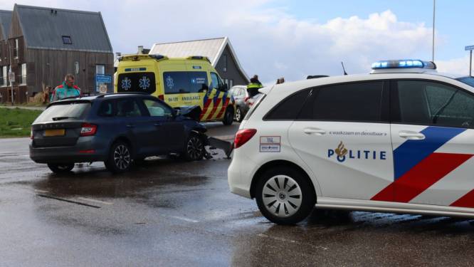 Botsing tussen twee auto’s bij Grafhorst: drie gewonden