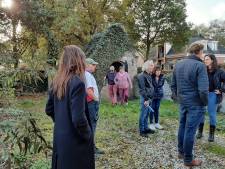 Tientallen aspirant-kopers neuzen rond op kerkhofje in Alem