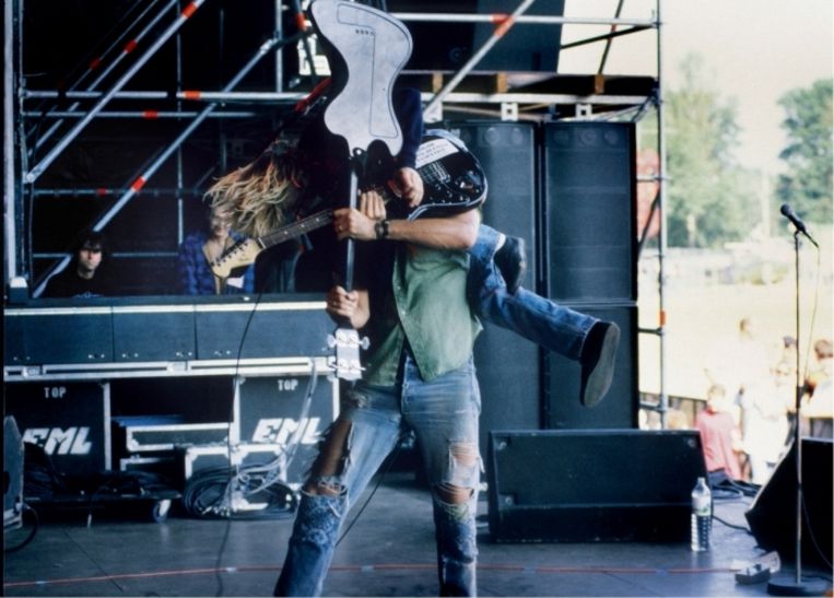 'Kurt Cobain en de bassist stonden meer op dan naast elkaar. En ik had ook niet de indruk dat ze ondanks het vroege uur geheel nuchter waren’

 Beeld gie knaeps