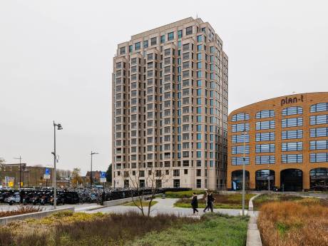 Nu al hennepkwekerijen in splinternieuwe woontoren: honderden planten boven in De Brabander in Tilburg