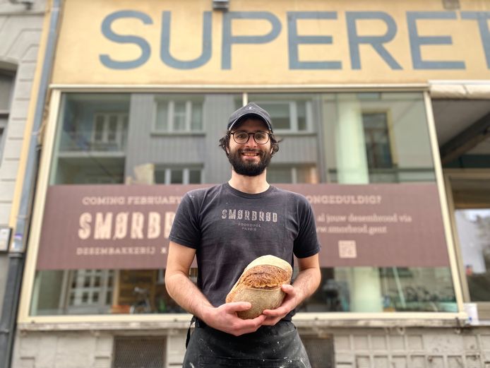 Tomas De Mets voor zijn bakkerij SMØRBRØD waar De Superette was.