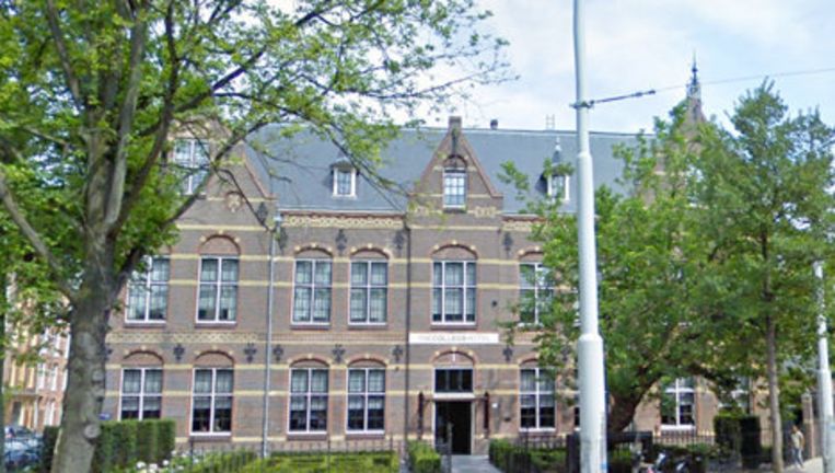 Het College Hotel aan het Roelof Hartplein. Foto Google Streetview Beeld 