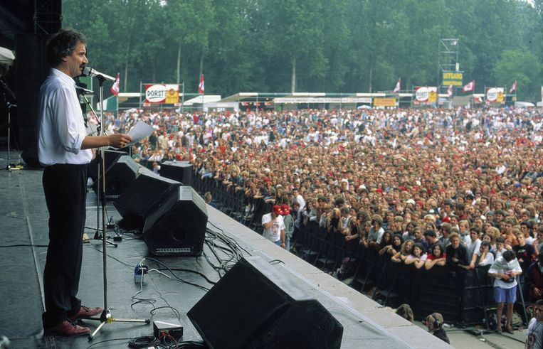 'Ik heb succes nooit tot mij willen laten doordringen. Op Torhout-Werchter stond de hele wei te daveren van het lachen, maar ik dacht dan vooral: nu mijn volgende grap goed timen.' Beeld Gie Knaeps