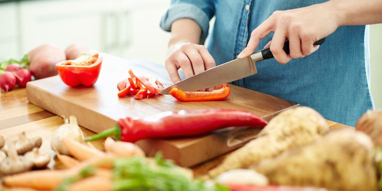 Beschrijvend Wantrouwen Verdeel Paprika snijden? Door dit filmpje doe je dat voortaan anders | Margriet