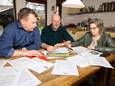 Wim van Leussen, Freddie de Groot en Antje Kingma blijven zich op het laatste moment inzetten tegen de komst van een zonnepark in hun buurt in Dalfsen.