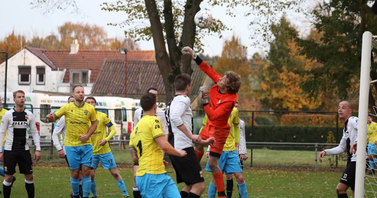 Vogelwaarde-doelman Bas Verdurmen buigt alleen voor wereldvolley Groede