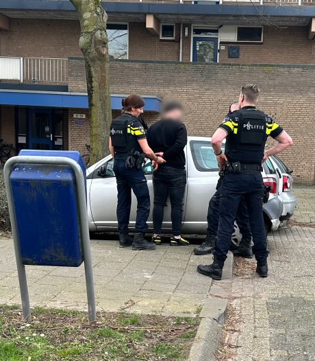 Politie komt in kogelwerende vesten af op melding van man met vuurwapen in Arnhem