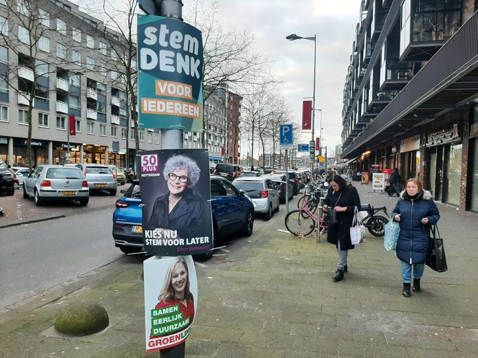 Verkiezingsborden op de Vuurplaat in Rotterdam-Zuid.