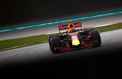 Verstappen vierde in tweede training, harde crash Grosjean
