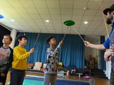 Vince, Muhammed en Navarone blijven graag langer op school: ‘We doen leuke dingen die ik anders niet doe’