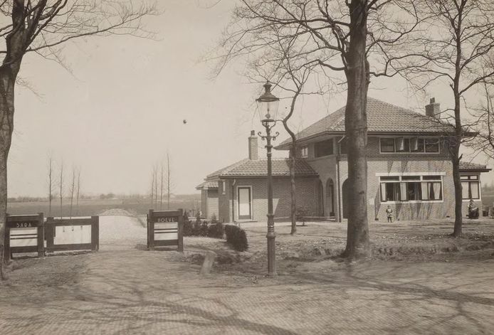Zutphensestraat 157 in Apeldoorn (rond 1922). In dit huis woonde Bension Levie Hes. Zijn verhaal staat opgetekend in het nieuwe deel van het boek 'Joodse Huizen’