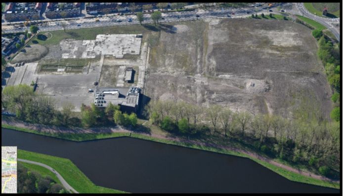 Vogelvlucht van Google-maps van het zeven hectare grote terrein voor Smariuskade. Rechts de Hasseltrotonde, bovenin de Ringbaan Noord.