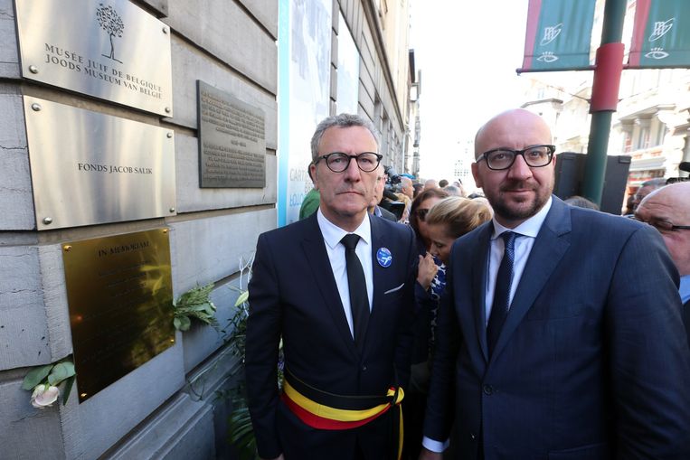 Burgemeester Yvan Mayeur(l) en de Belgische premier Charles Michel (R) Beeld anp