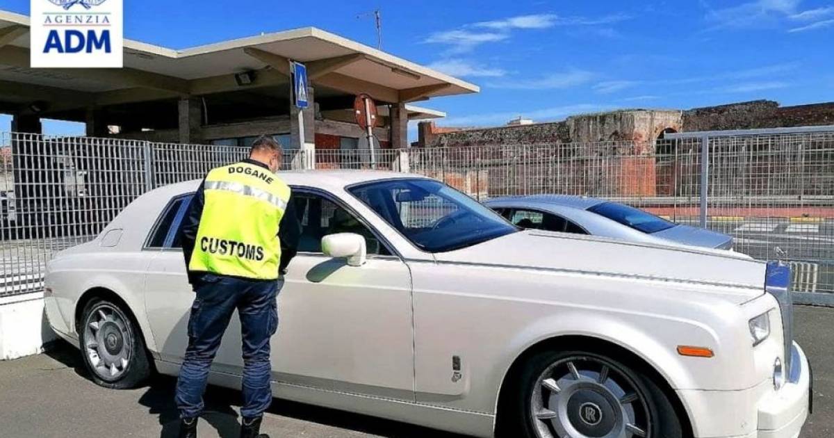 L’auto non è stata autorizzata a entrare in Italia a causa degli interni molto attraenti |  Auto