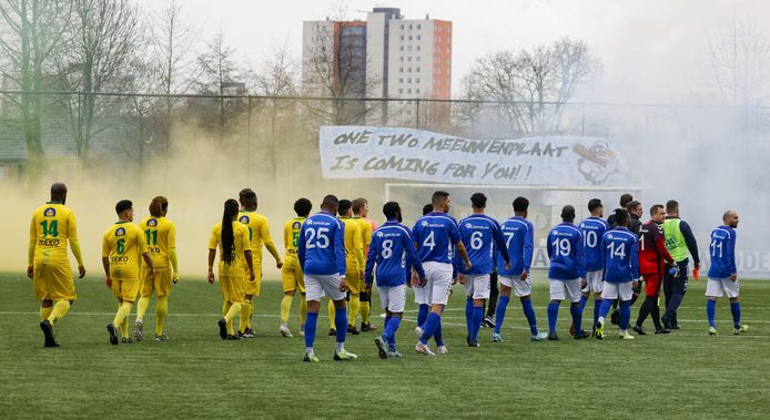 Er was voor de aftrap al vuurwerk bij de Hoogvlietse derby tussen Rijnmond Hoogvliet Sport en Meeuwenplaat.