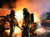 Weer gaan twee auto's in vlammen op in Tiel