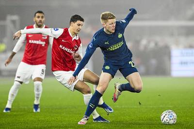 LIVE AZ-PSV. Drie doelpunten in eerste kwartier: Eindhovenaren overklassen thuisploeg in openingsfase
