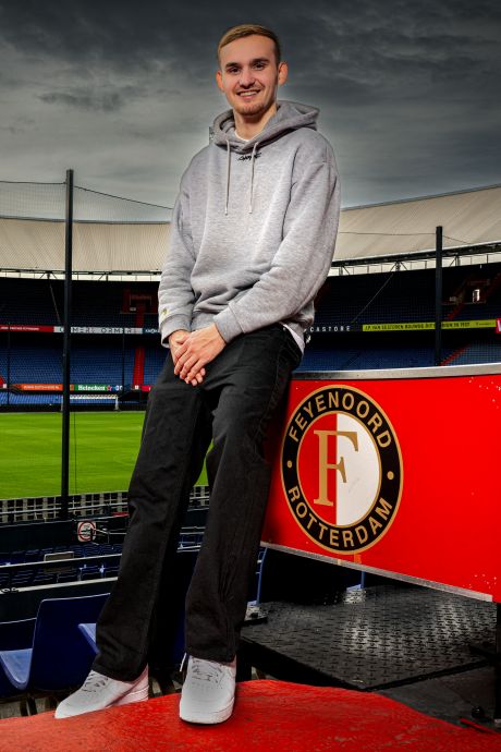 Thomas Beelen ontwikkelt zich in razend tempo bij Feyenoord: ‘Ik hoor wel steeds dat ik niet kan zingen’