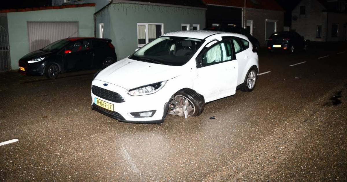 Automobilist raakt gewond na botsing in Terhole.