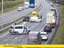 Chaos op snelweg bij Barneveld: ongeluk op A1 in beide richtingen zorgt voor flinke file 