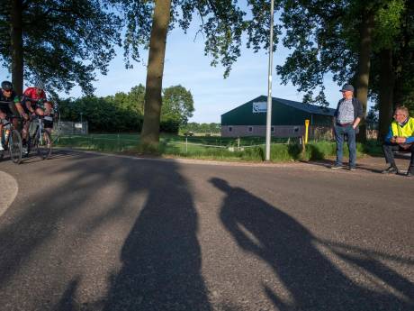 Met weinig vrijwilligers is eenvoud het toverwoord bij wielercriterium in de Peel: ‘Eindelijk gebeurt hier wat’