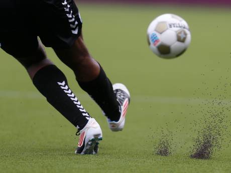 Nederlandse voetbalwereld verenigt zich tegen kunstgras