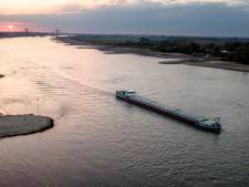 Benzeen lozen op de Rijn en Waal: Zó groot is het probleem en dit doen de overheden eraan