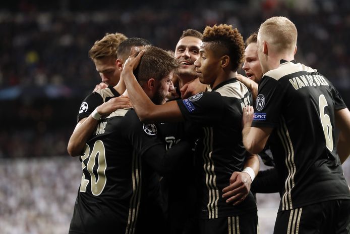 Ajax stuntte bij Real Madrid met een 1-4 zege.