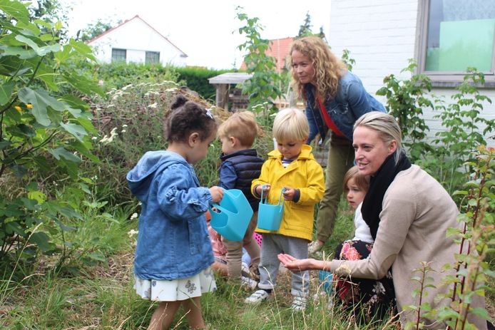 Kinderopvang Clara di Luna heeft eigen moes- en fruittuin waarin kinderen hun groenten en fruit zélf kweken en plukken. I-pads en televisie zijn er niet welkom