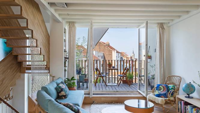 Compact dakappartement in Sint-Gillis onherkenbaar na make-over: van vervallen zolder tot lichtrijke duplex