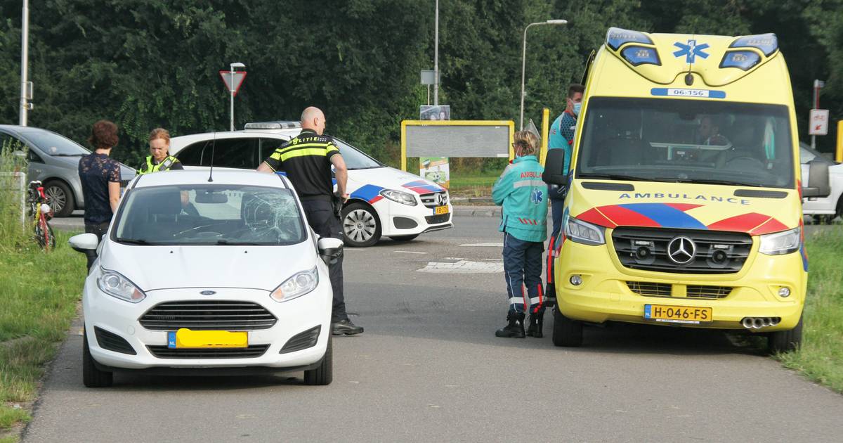 Wielrenner gewond bij botsing met auto op N346 in Lochem.