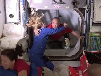 Historisch: ruimtecapsule SpaceX komt na vlucht van meer dan 24 uur met vier astronauten aan bij het ISS