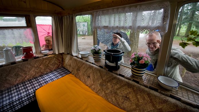 De inrichting is nog precies zoals eigenaar Ron van der Werf hem achterliet. Zijn stacaravan uit 1969 is sinds 2013 te bewonderen in het Nederlands Openluchtmuseum in Arnhem.