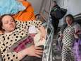 Vrouw die bombardement materniteit in Marioepol overleefde bevallen van gezond dochtertje
