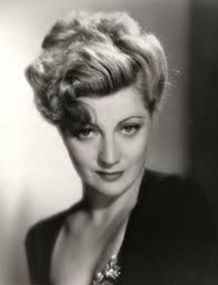Stella Adler, Brando’s vijfentwintig jaar oudere toneeldocente. Tegen haar zei hij: ‘Als je doet alsof ik je verkracht, zul je je minder schuldig voelen.’ Beeld imdb