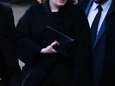 Adele breekt in tranen uit bij herdenkingsdienst Grenfell Tower-brand in Londen