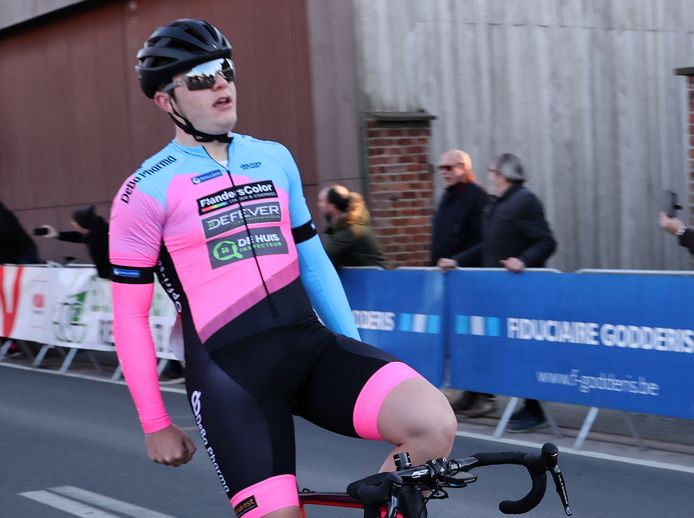In Staden, de openingskoers van het seizoen, sprintte Jasper Dekien als tweede over de streep. Ploegmaat Nicholas Goossens won solo.