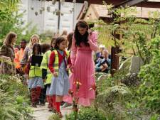 Klein meisje vraagt handtekening Catherine, prinses lost ‘verboden’ verzoek creatief op