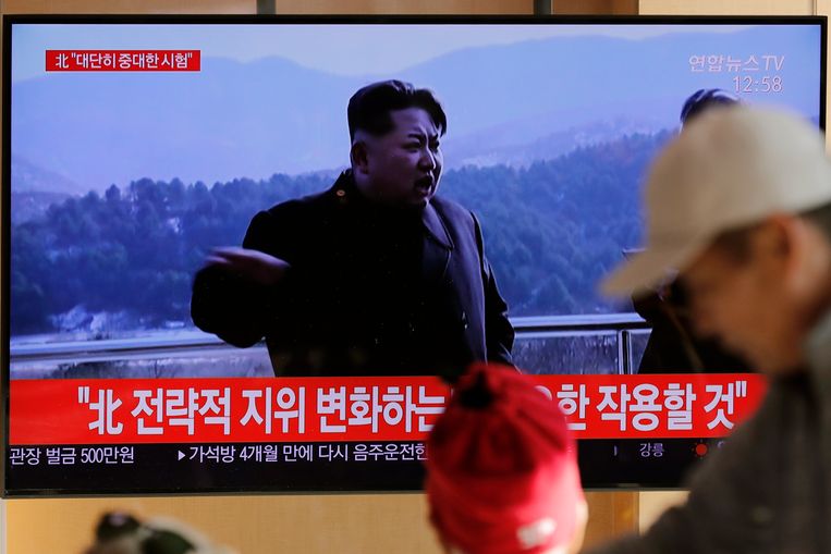 Kim Jong-un kondigt nog een rakettest aan op de nationale tv.  Beeld AP