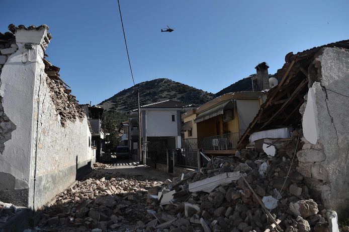 Le tremblement de terre de jeudi soir a provoqué une nouvelle vague de panique dans ces villages situés à près de 250 kilomètres au nord d’Athènes et où “de nouvelles tentes sont en train d’être dressées” pour répondre aux besoins des habitants, selon Chryssoula Katsiouli.