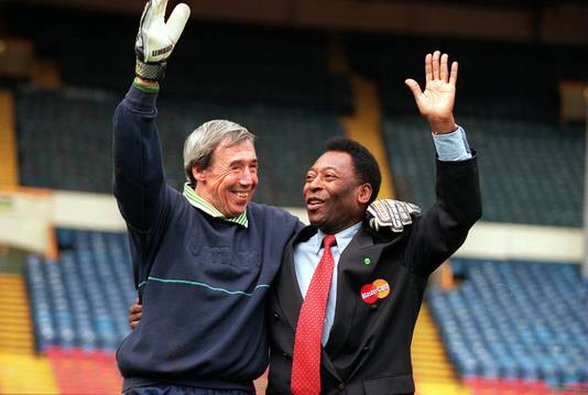Gordon Banks (links) en Pelé in 2000.