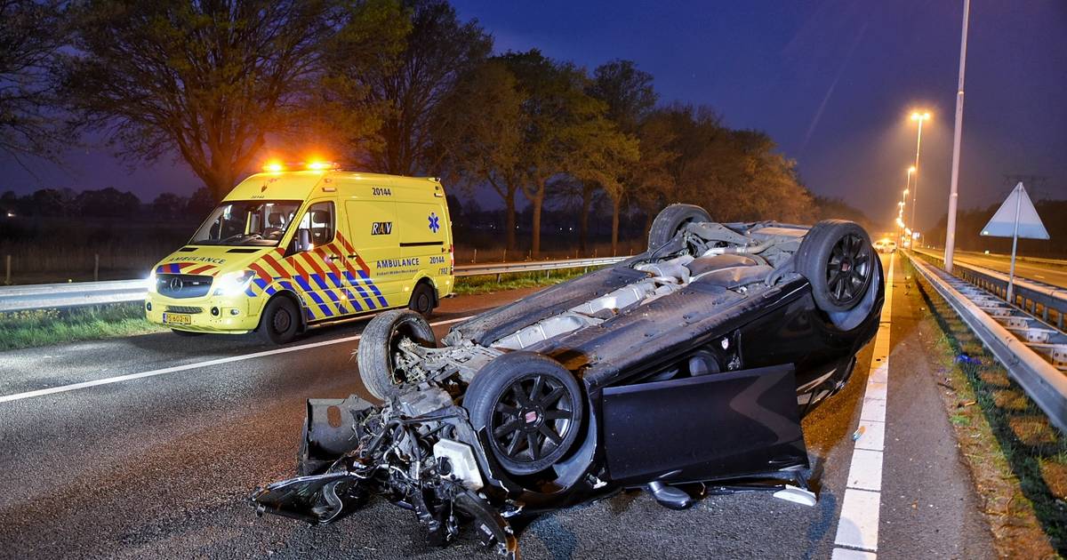Twee gewonden bij ernstig ongeluk op A58 bij Moergestel: auto slaat over de kop.