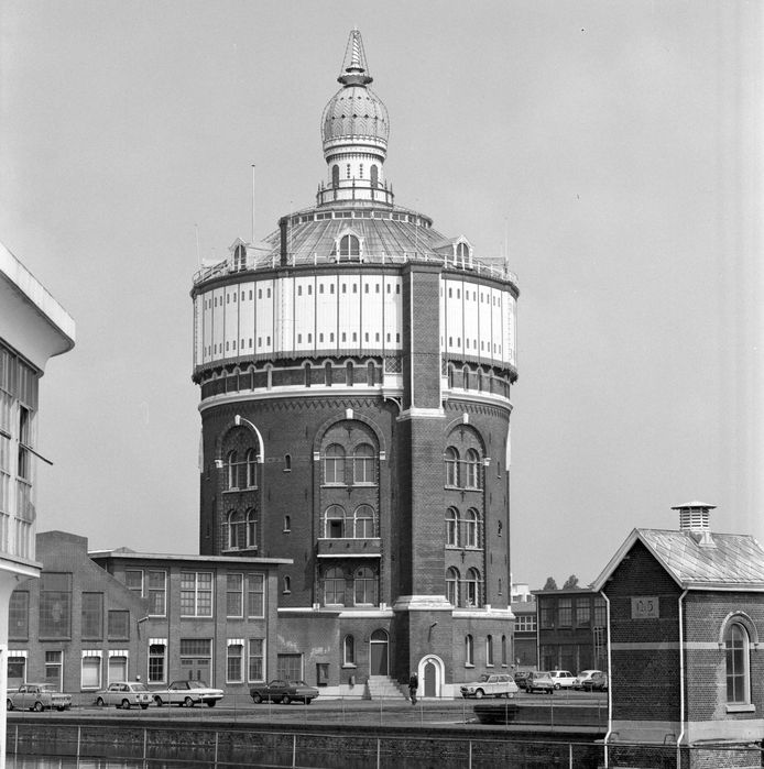 De karakteristieke watertoren torende hoog boven het DWL-terrein uit. Foto gemaakt in 1976.