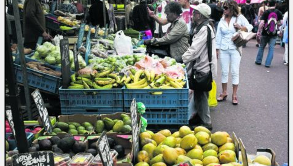 Groente en fruit op de Albert Cuypmarkt in Amsterdam. 