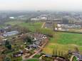 De Born-Oost (alle groen) gezien vanuit de lucht. De bebouwing linksonder is de Houtwal, rechtsonder de Wildekamp. Bovenin ligt de Wageningen Campus, met net daaronder de Aeres Hogeschool (links) en het NIOO-KNAW.