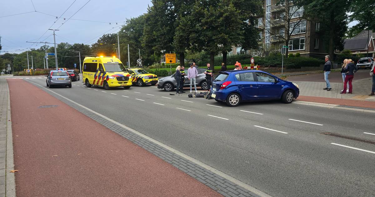 Fietser naar ziekenhuis na botsing op de Arnhemsestraatweg in Velp.