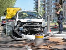 Ramptoeristen zitten eerste rij om auto’s op ‘horrorpollers’ te zien klappen: ‘Dit is gewoon pesten’