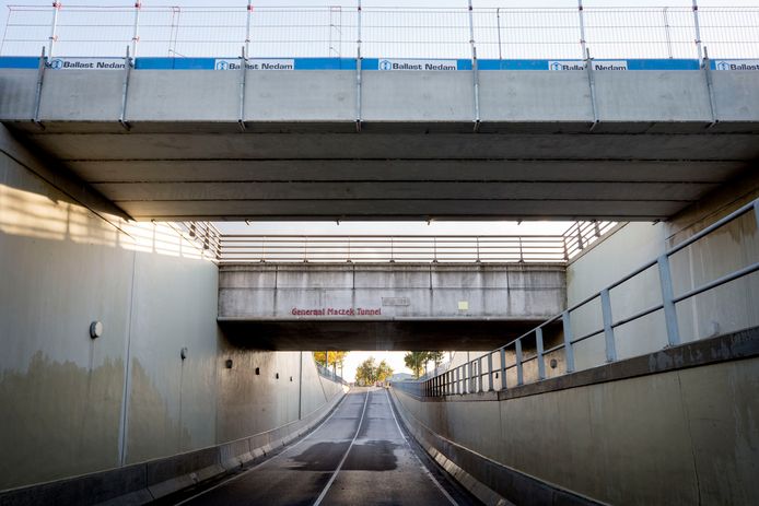 De helling van de Generaal Maczek Tunnel in Rijen zou volgens de Seniorenvereniging ook te steil zijn voor ouderen met de fiets.